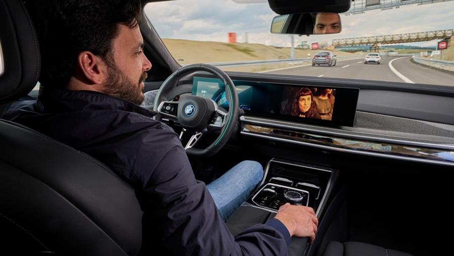 BMW Group zet nieuwe mijlpaal voor geautomatiseerd rijden
