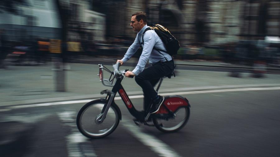 Le vélo gagne en importance pour les trajets domicile-travail, mais la voiture reste reine