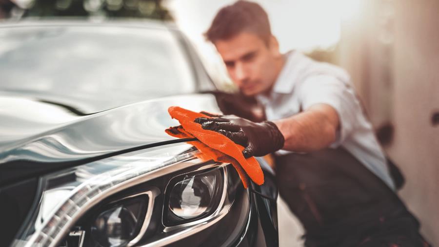 Nettoyage professionnel des projecteurs et traitement des vitres