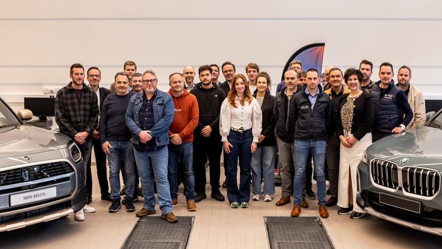 BMW schenkt op vier jaar tijd 55 auto's aan technische scholen
