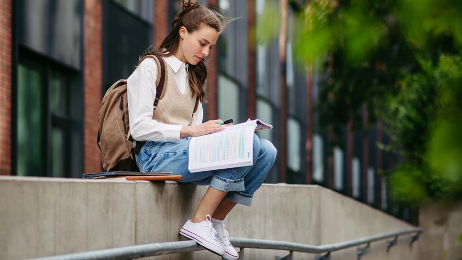 Is het toelatingsexamen arts nog van deze tijd?