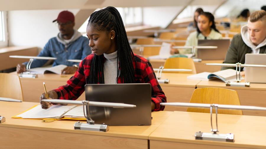 Hoe regelen andere landen de toegang tot de studies geneeskunde?